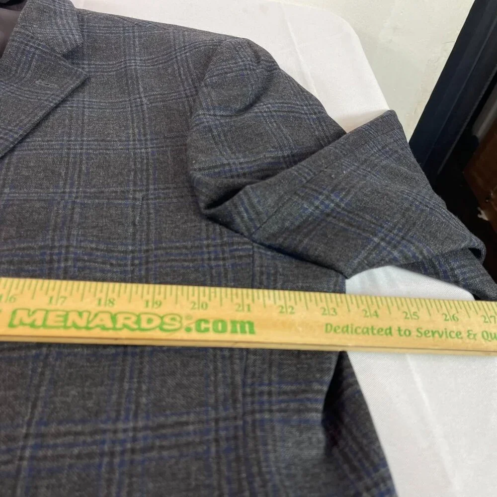 Jos A Bank Traveler Wool Blazer Jacket Mens 48 R Gray Checks Sport Coat Tailored